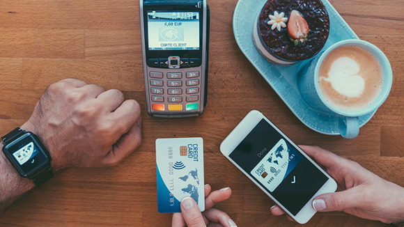 【悲報】飲食店「キャッシュレス社会まじやめろ！こっちは手数料毎月30万払ってんだぞ！」