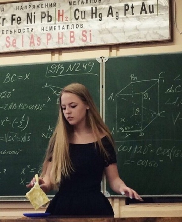 【画像あり】ロシアの女教師が最高すぎると話題にｗｗｗｗｗｗｗ