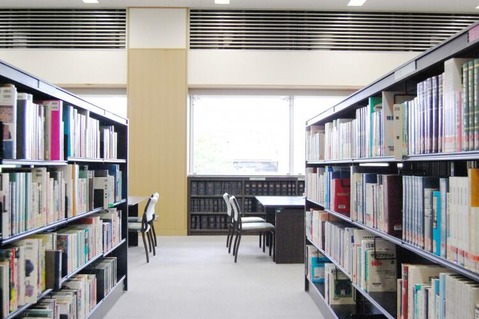【悲報】　図書館「無料です、漫画もあります、CDやDVDも借りられます」←お前らが行かない理由・・・