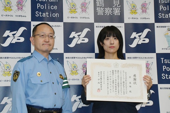 【速報】23歳美人女性、コンビニ強盗をヘッドロックで取り押さえるｗｗｗｗｗｗｗｗ