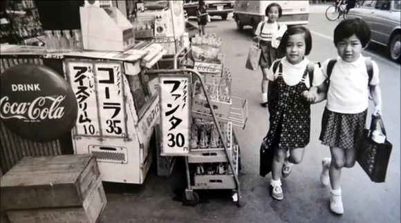 【懐古…】　「アイスクリーム10円」「コーラ35円」「ファンタ35円」←この頃は本当に良かったよなｗｗｗｗｗｗ