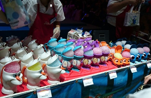 【悲報】ディズニー「値上げです…」 →新価格はカキ氷3200円、わたアメ2800円、ポップコーン2900円・・・