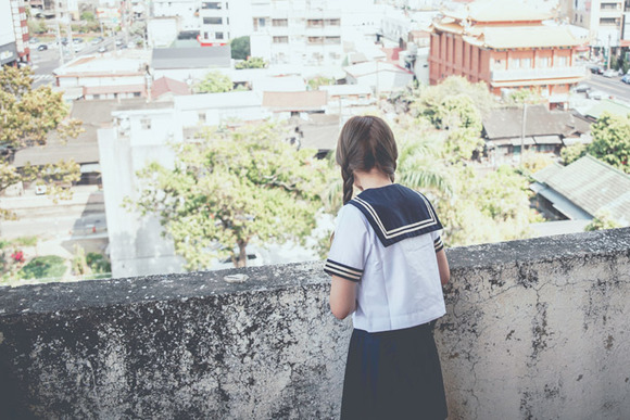 【悲報】制服姿の10代女2人が飛び降り →結果、とんでもない結末に・・・・・・・・