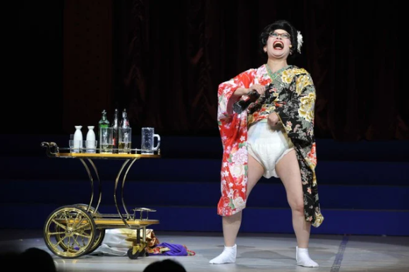 【画像】柴田理恵さん、着物をめくりあげ丸見え状態になってしまうｗｗｗｗｗｗｗｗ