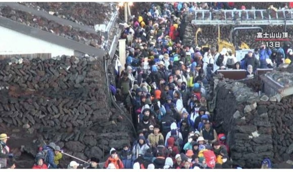 【画像あり】　富士山頂、やばすぎるｗｗｗｗｗｗｗｗｗｗｗｗ