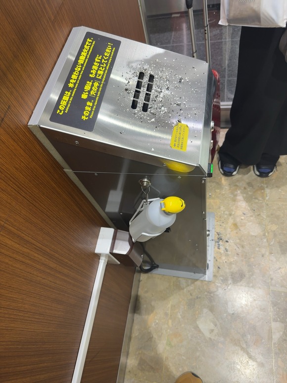 【画像】この灰皿考えた奴、ヤバすぎる・・・・・・・