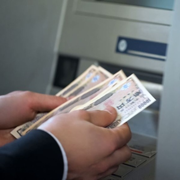 【唖然】受け子(41)「あの、実は受け子の報酬が貰えないんですけど…」警察「」