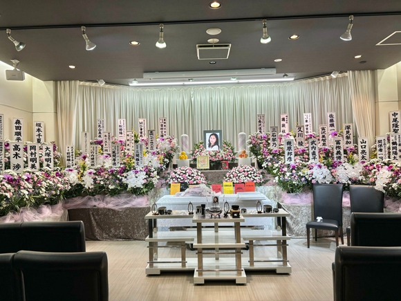 【画像】声優・篠原恵美さんの葬儀、大御所声優や関係者が供花を送る・・・・・・・・・・・