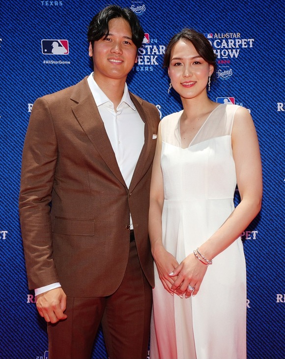 【朗報】大谷夫人・真実子さんのドレス、11万円だったｗｗｗｗｗｗｗｗｗｗｗｗ