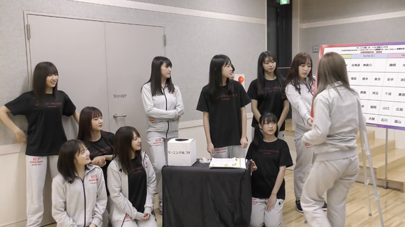 【画像】アイドルさん、ジャージがめっちゃ食い込むｗｗｗｗｗｗｗｗｗｗｗ