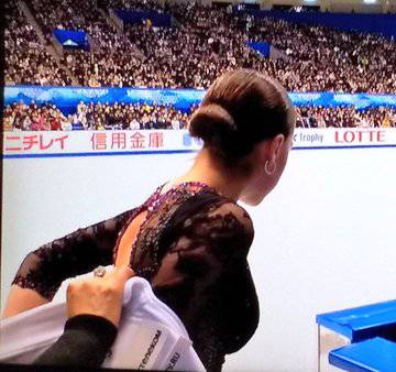 【画像】ザギトワちゃんの選手生命を奪い引退に追い込んだものがこちらｗｗｗｗｗｗｗｗｗ