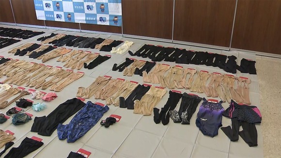 【画像】　下着ドロボーが捕まった時のニュースで盗んだ下着を並べて写す必要ある？
