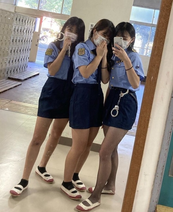 【画像】JKの警察コスプレｗｗｗｗｗｗｗｗｗｗ