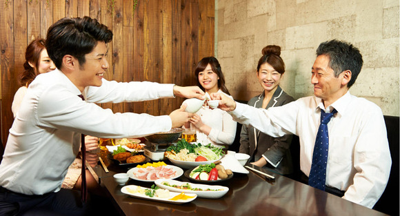 【驚愕】会食専門家「飲み会で『悪口』で盛り上がるのは三流。『プロ野球』の話をする奴は二流」