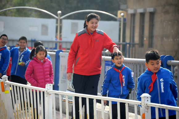 中国に身長2m12mの11歳の女子小学生がいるらしいwwwwwwwwww 画像あり なんjクエスト 中国に身長2m12mの11歳の女子小学生がいるらしいwwwwwwwwww 画像あり なんjクエスト