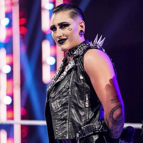 【画像】闇堕ちしたゴリラみたいな女子プロレスラーさん、オフの日は普通のお姉さんに変貌してしまうｗｗｗｗ