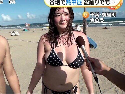 【画像】ムチムチ女、夏を満喫する