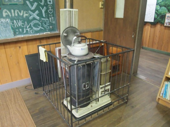 【画像】学校の暖房がこれだったやつ、爺確定だぞｗｗｗｗｗｗｗｗｗｗｗｗ