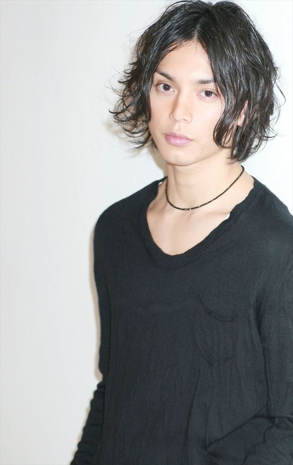 水嶋ヒロ（身長180cm、慶應卒、高校サッカー全国ベスト4で優秀選手、帰国子女で英語ペラペラ）