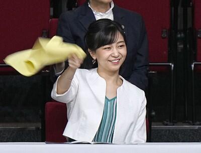 【画像あり】Ultra Soulでノリノリな佳子さま、かわゆいｗｗｗｗｗｗｗｗ