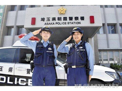 【衝撃】警察官さん、60歳のおじいちゃんを射◯する動画が流出！！！！・・・・・・・・・