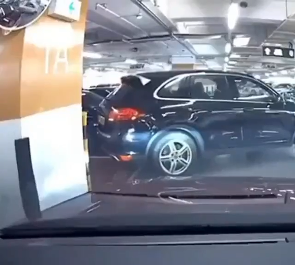 【動画】女さんのバック駐車ｗｗｗｗｗｗｗｗｗｗｗｗ