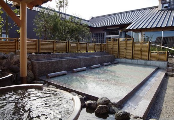 【画像】スーパー銭湯の「寝ころび湯」とかいう、見放題の謎コーナーｗｗｗｗｗｗ