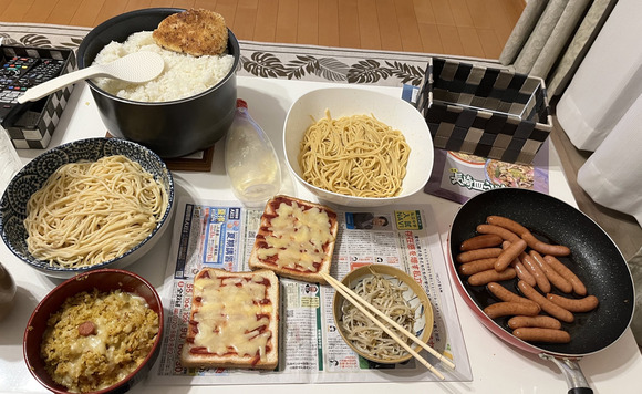 【議論】　この炭水化物セットを2時間で完食できたら100万円！←やる？