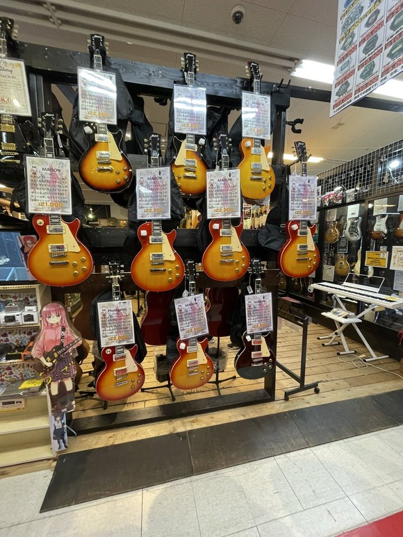 【悲報】　ぼっちざろっくオタ、早くもギターに挫折して中古ショップが大盛況に・・・