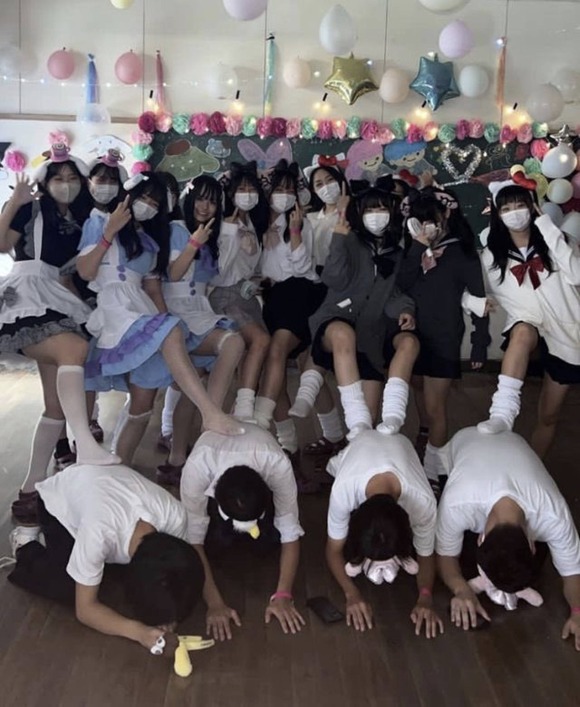 【画像あり】JK「男子ってザコすぎでしょｗｗｗｗｗｗｗ(中指)」パシャ