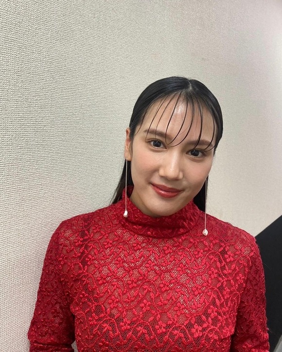 【悲報】女さん、前髪が7本しか無くなってしまう・・・・・・・・・・・・・・・