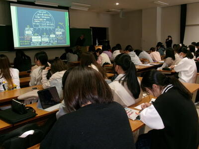 【悲報】保護者、遂にキレた！「高校推奨タブレットが10万円！これでは子どもを高校に行かせる事が出来ない」