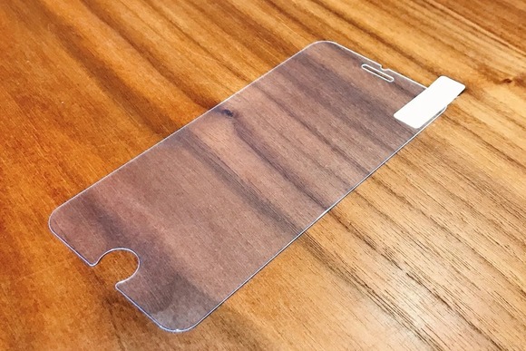 【悲報】有識者「スマホに保護フィルム貼ってる奴、全員バカです。意味ないよ」