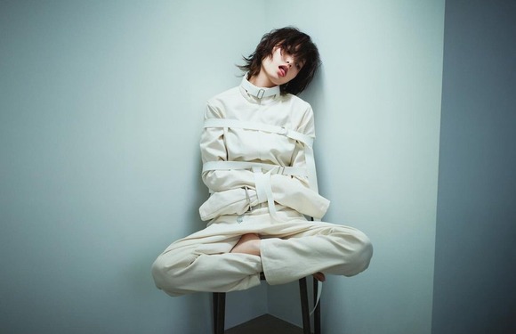 【画像】平手友梨奈さん、5ヶ月ぶりに投稿した画像が意味深すぎる・・・・・・・・・・