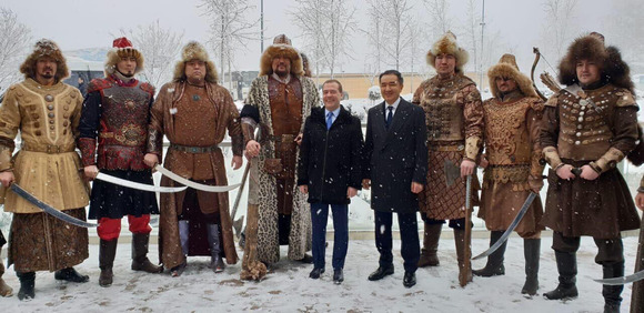 【画像】モンゴル相撲の選手たち、いくら何でも恵体過ぎる→大谷翔平でもヒョロガリ扱いだと話題になる