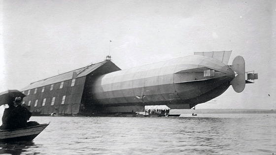 zeppelin-in-hanger