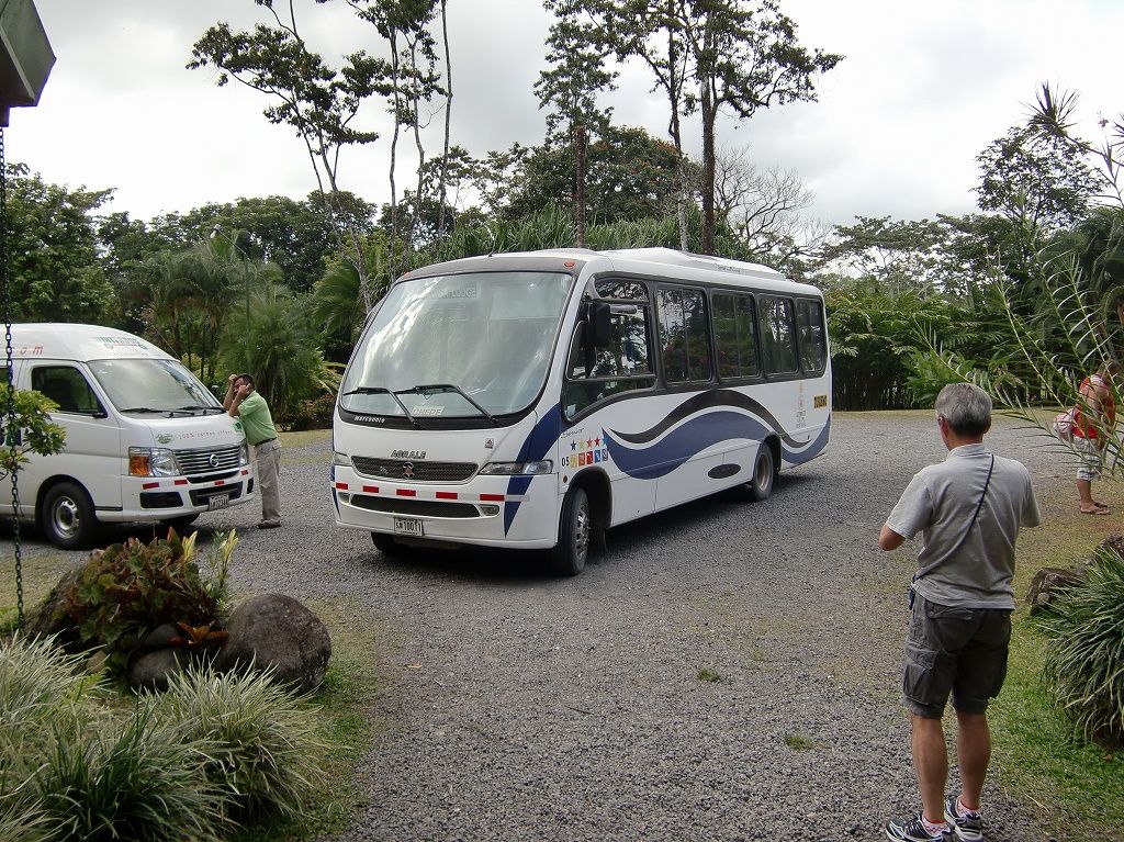  001 (142) 4 n on e rest bus