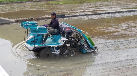 田植え機05