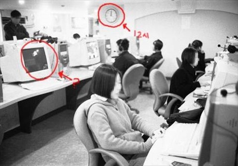 PCモニターにうつり込む幽霊