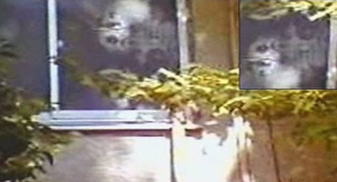 窓に映る霊