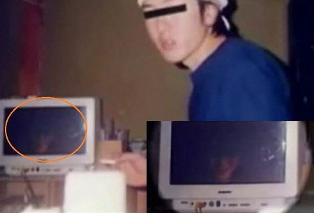 テレビ画面に映る霊の顔