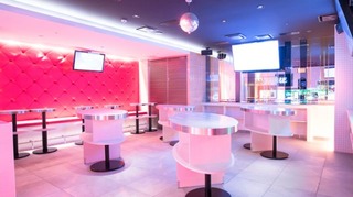 スタンディングバーが女性の出会いを応援!「Standing Bar 333」でキレイになろう