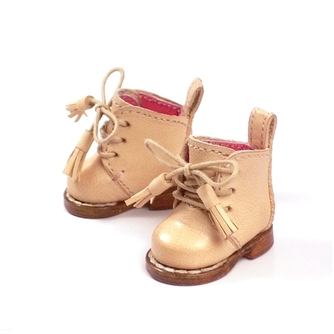 飴色に育つのもまた待ち遠しい ヌメ革使いの レースアップ ブーツ マドレーヌちゃん の 靴 を作りました 1 3 人形靴 を作っている人のブログ