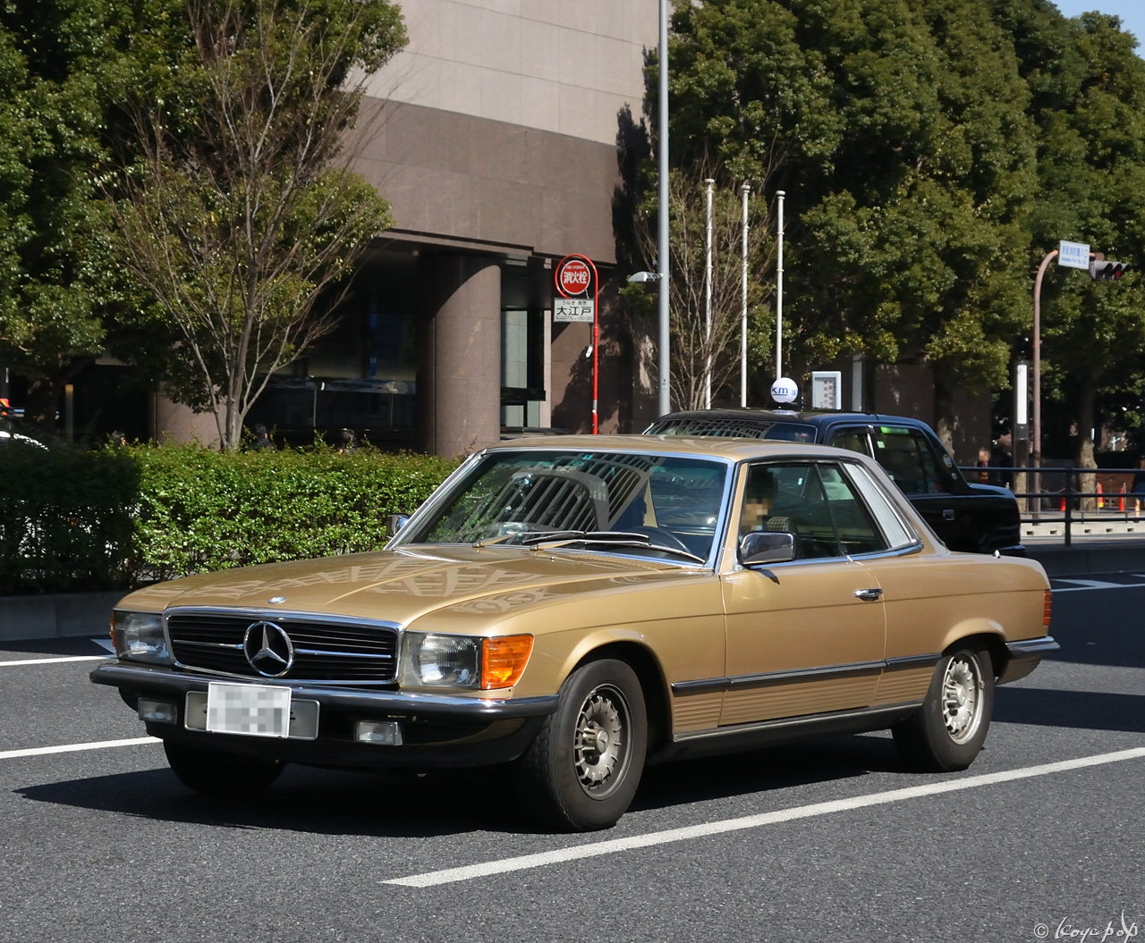 Koyapop’s LIBRARY ☆ BEAUTIFUL CARS +1 ☆ : 青山通りのメルセデス ベンツ 380SLC