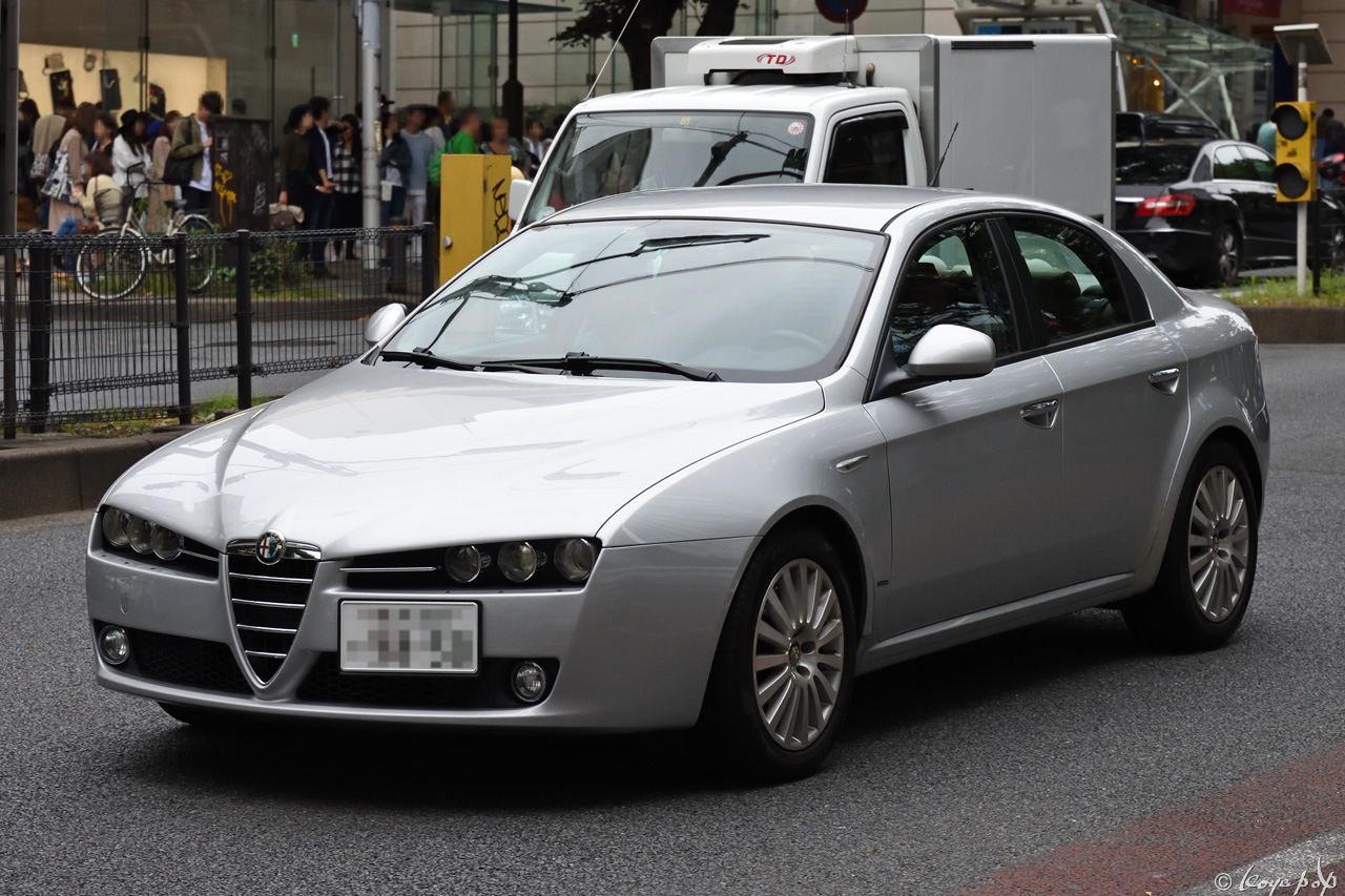 Koyapop’s LIBRARY ☆ BEAUTIFUL CARS +1 ☆ : 表参道のアルファ ロメオ 159