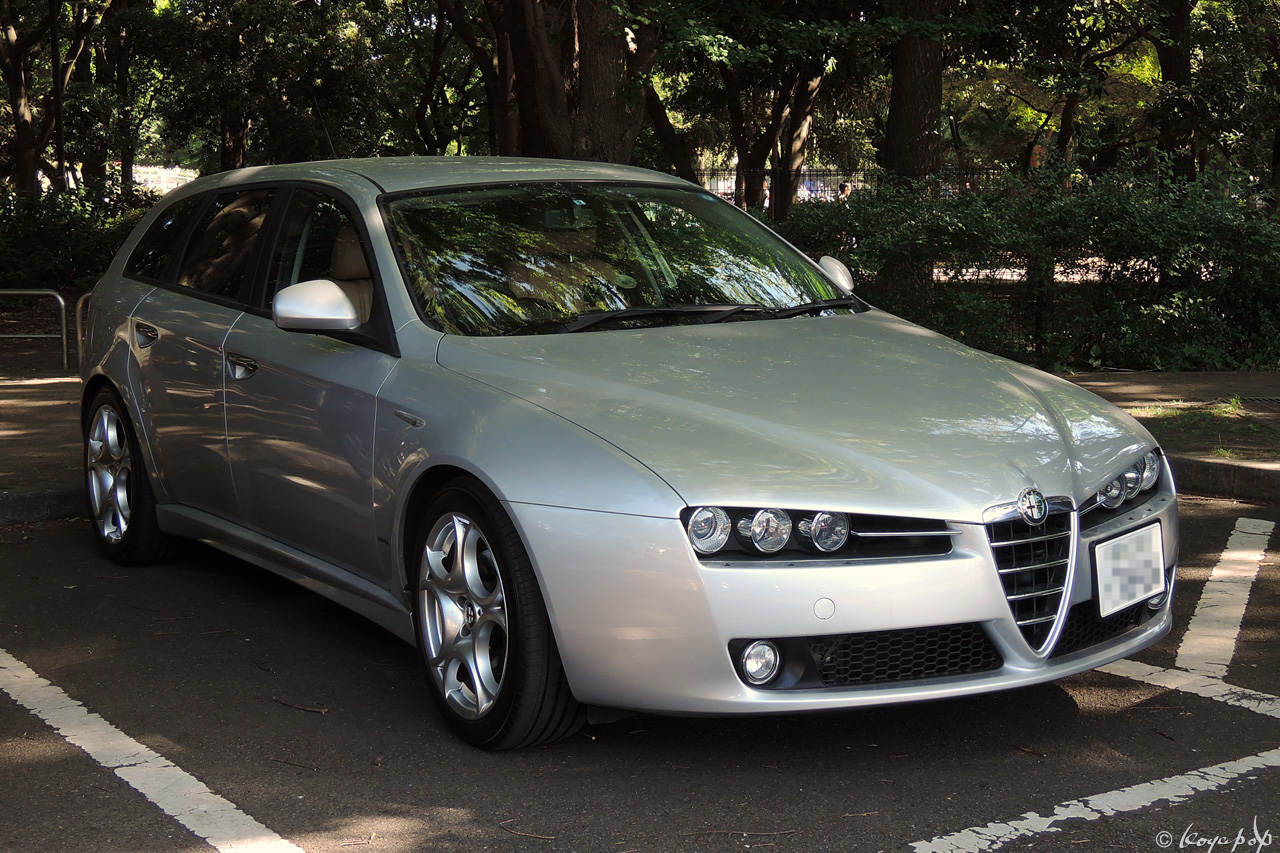 Koyapop’s LIBRARY ☆ BEAUTIFUL CARS +1 ☆ 駐車中のアルファ ロメオ 159 スポーツワゴン Koyapop’s LIBRARY ☆ BEAUTIFUL CARS +1 ☆ 駐車中のアルファ ロメオ 159 スポーツワゴン