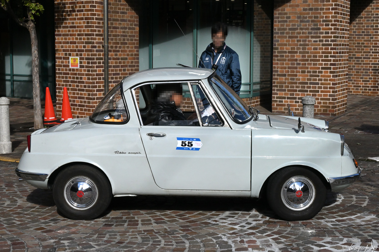 Koyapop’s LIBRARY ☆ BEAUTIFUL CARS +1 ☆ : イタリア街のマツダ R360 クーペ