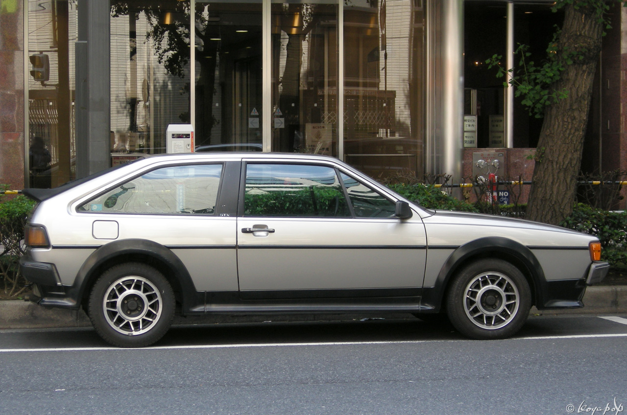 Koyapop’s LIBRARY ☆ BEAUTIFUL CARS +1 ☆ : 西新宿のフォルクスワーゲン シロッコ -02