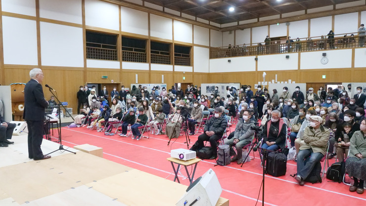 ひたち大煙突フェスティバルで挨拶する小川春樹市長