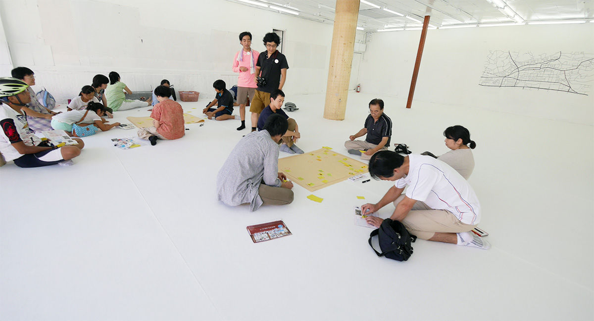 真っ白なリビングルームに人々の思いが宿っていく 茨城県北芸術祭情報サイト Kenpoku 真っ白なリビングルームに人々の思いが宿っていく 茨城県北芸術祭情報サイト Kenpoku